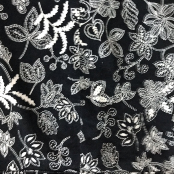 2 for $20 mac & jac. A-line skirt. Black and White Floral - Picture 11 of 11